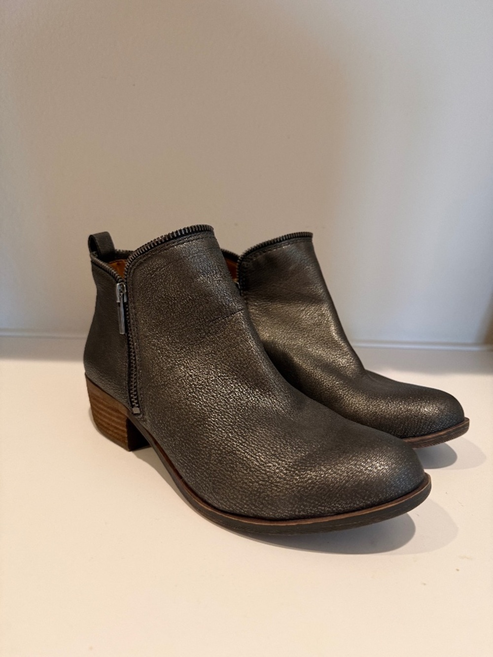 Lucky Brand Basel Booties Women's 8.5 Pewter Metallic Leather Ankle Side Zips